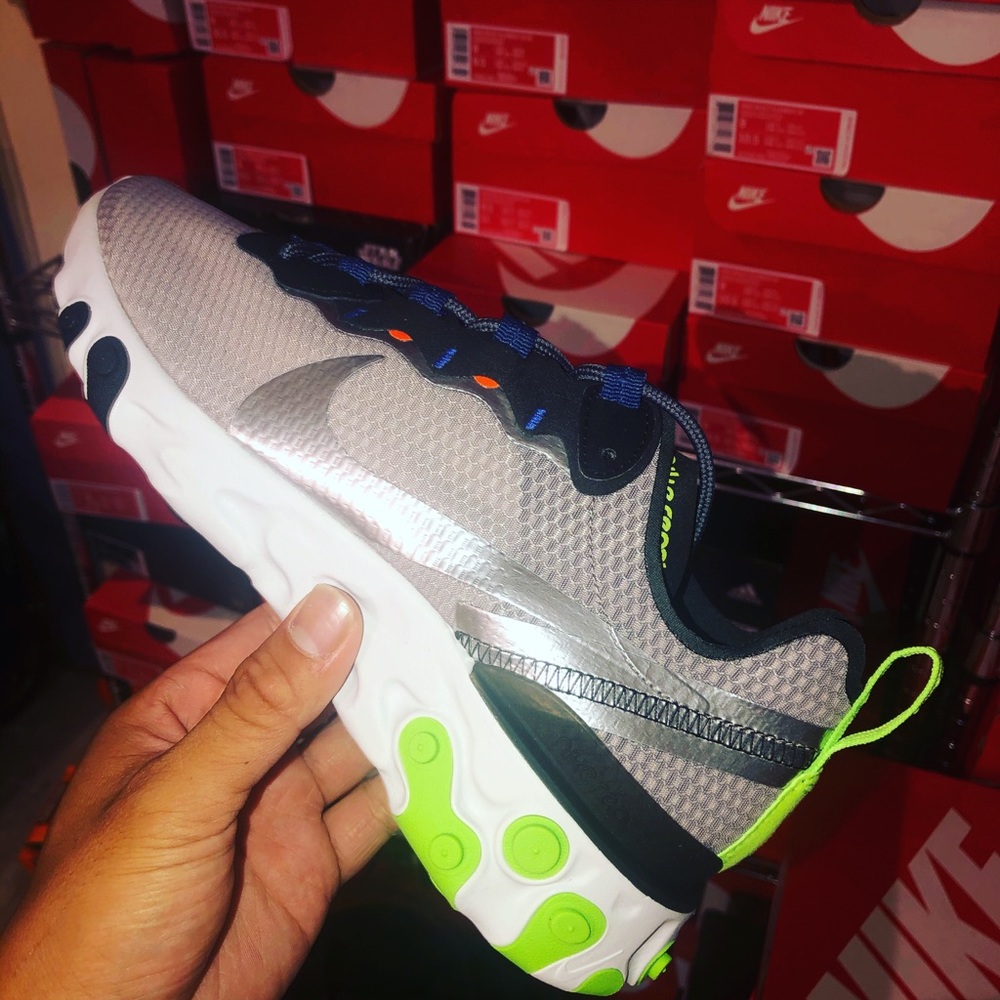 NIKE REACT ELEMENT 55- sz 7.5-12- $100